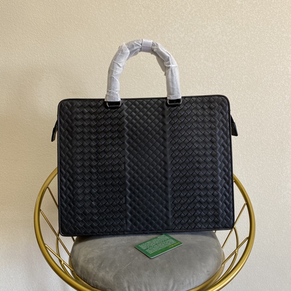 ボッテガヴェネタバッグ正面デザイン